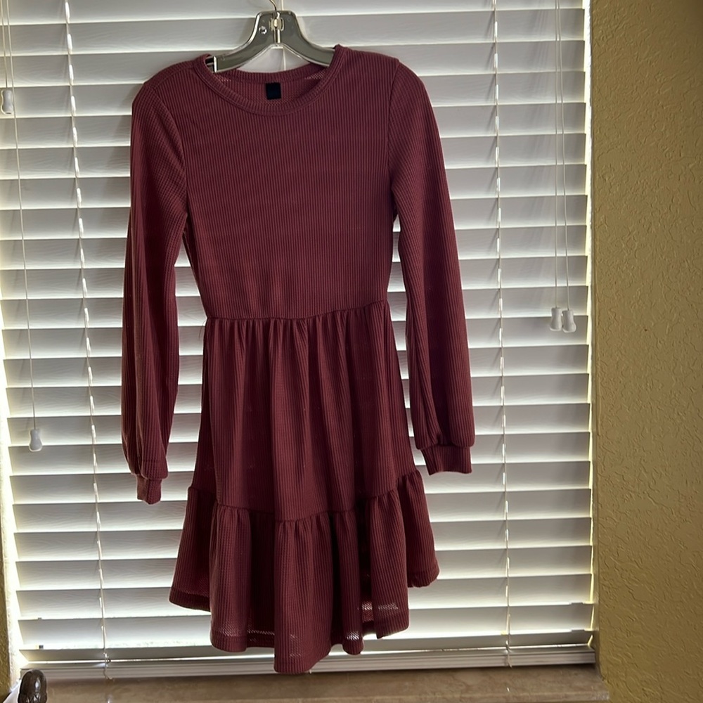 Short dress. 35 inch long. Old pink color. S. Poliéster and Spandex.Long sleeve